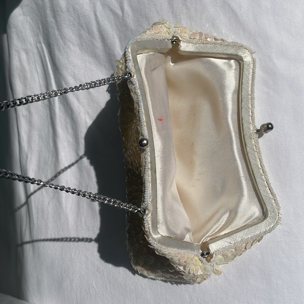 Vintage Cream Sequin Purse with Beaded Flower Motif - Picture 3 of 5